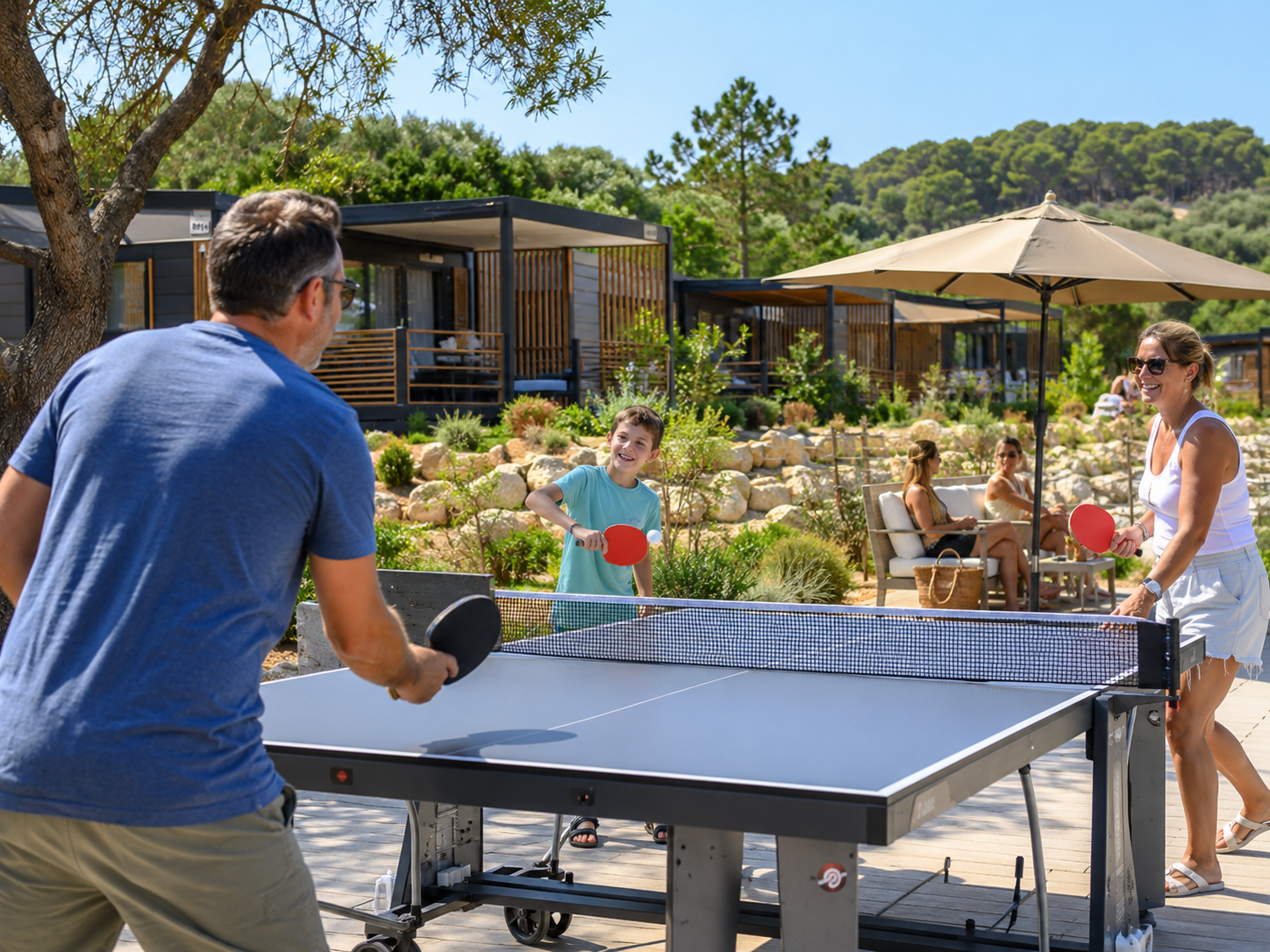 Ping-pong en famille pendant les vacances